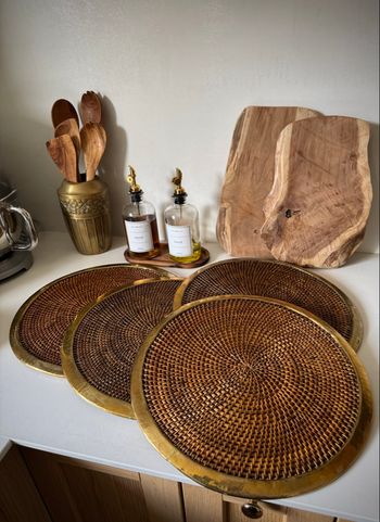 Lot de 4 dessous d’assiettes / sets de table vintage en rotin & laiton