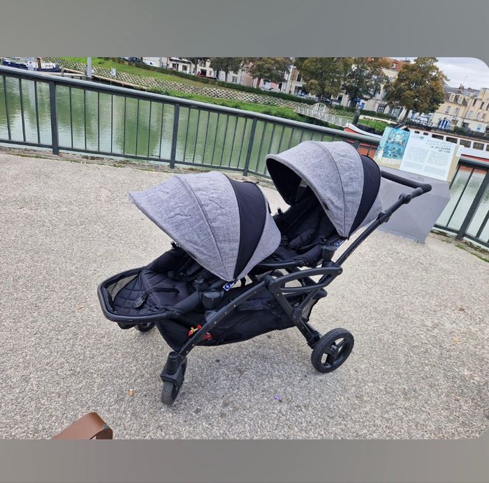 Poussette double contours