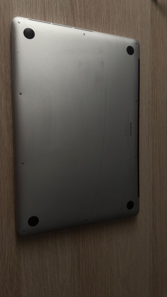 Apple MacBook Pro avec écran Retina MJLQ2LL/A - Mi-2015 - Core i7 2.2 GHz 16 Go RAM 256 Go SSD Argen - photo numéro 3