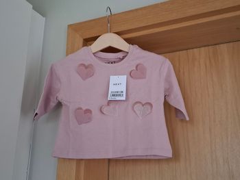 T-shirt rose à cœurs
/ Next / 3-6 mois