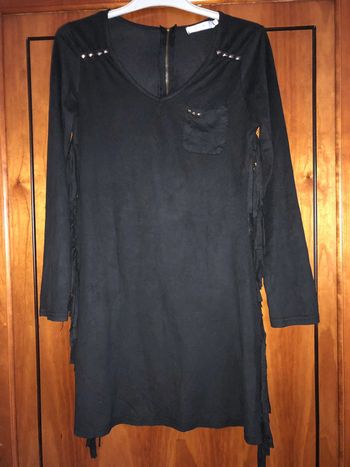 Petite robe courte noire avec franges