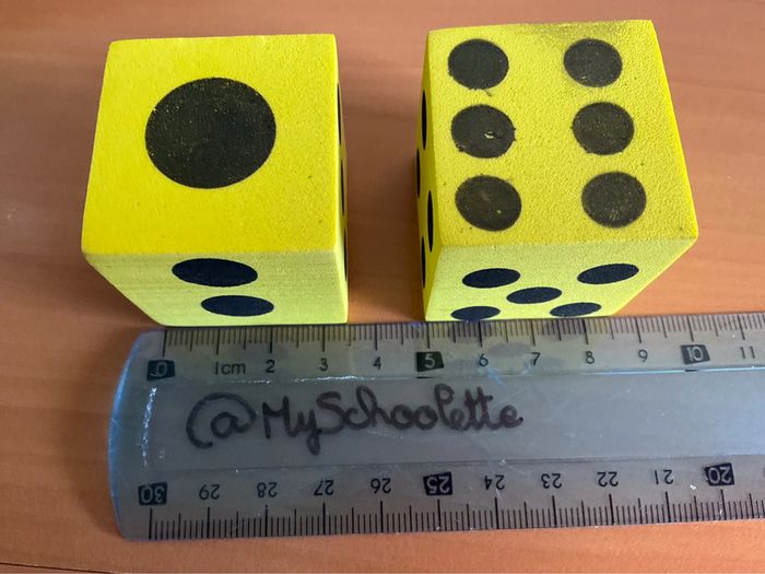 lot de 2 gros dés en mousse - photo numéro 4