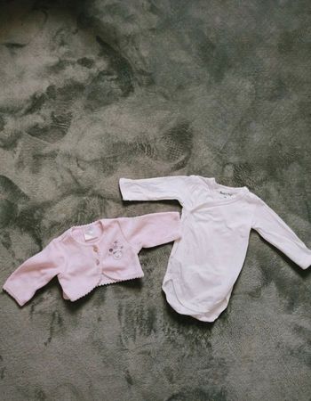 Lot bodies et boléro 1 mois