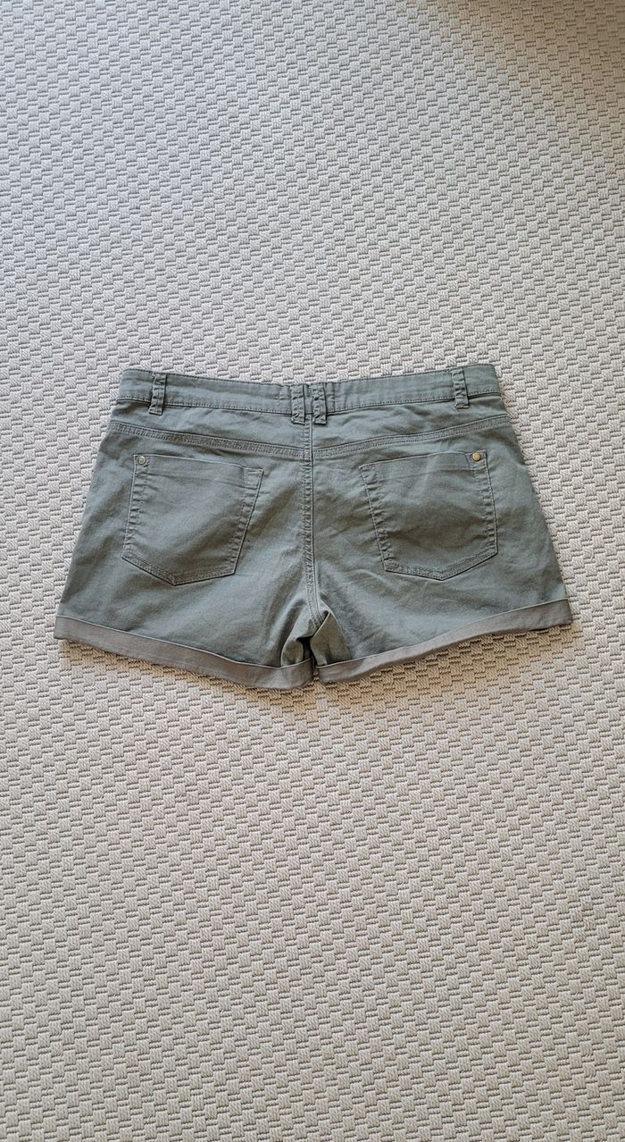 Short en jeans taille 40  Très bon état - photo numéro 4