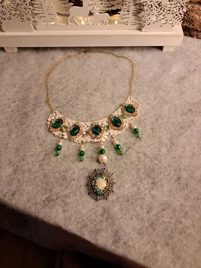Collier magnifique strass vert dentelle et pendentif camé - photo numéro 7