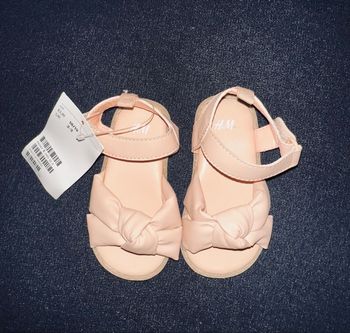 Sandale Neuf jamais portée avec étiquette - H&M 18/19EUR