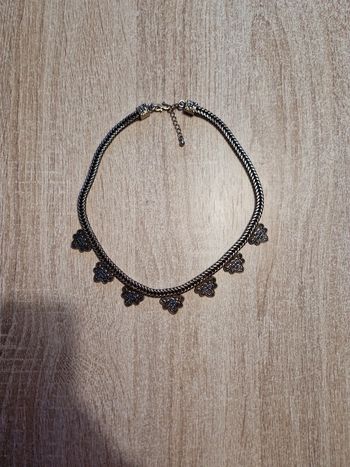 Collier ras le cou