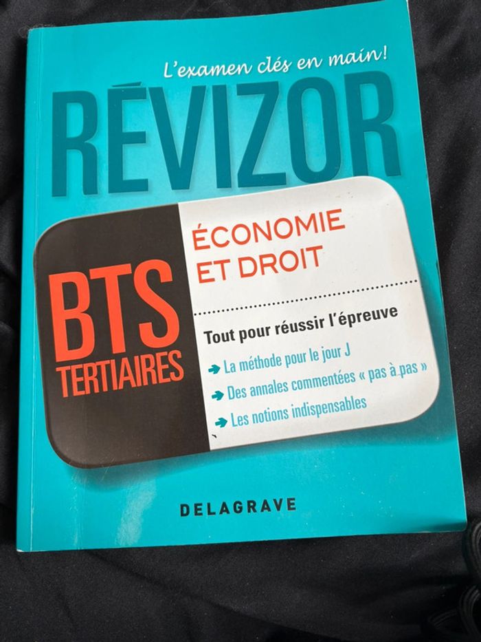 Lot de livre bts tertiaires / Eco Droit-Management - photo numéro 2