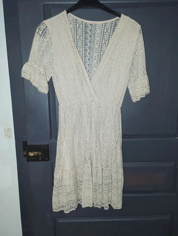 Robe dentelle beige