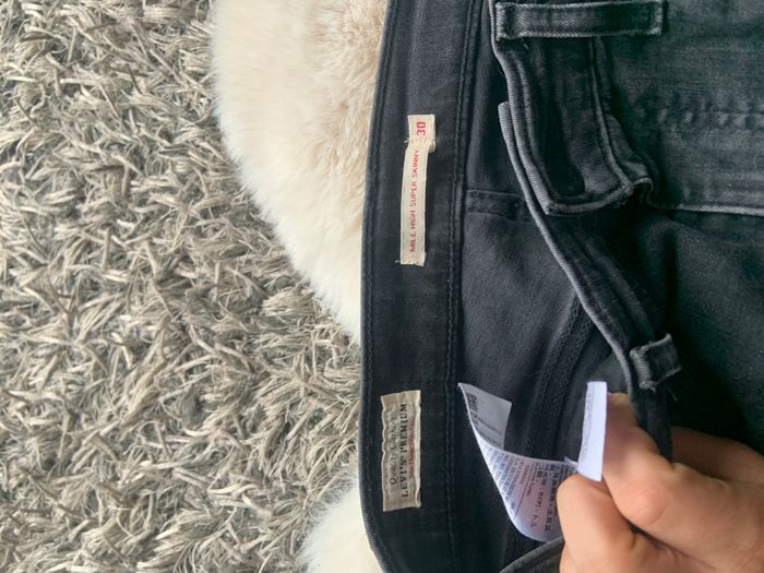 Jean levis skinny noir W30 L30 - photo numéro 4