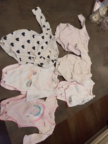 Lot 6 bodys manches longues 1 mois fille
