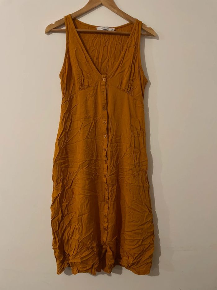 Robe longue jaune à bretelles col V