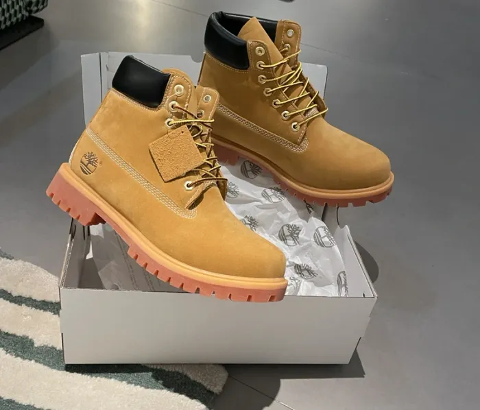 Timberland Premium 6Inch martin Boots taille 41 - photo numéro 5