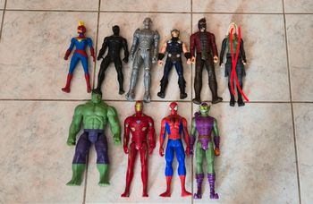 Lot de 9 figurines marvel hasbro
