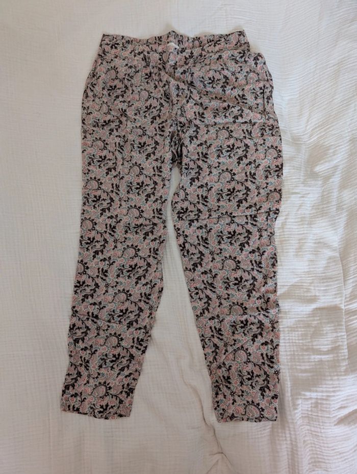 Pantalon fluide chino noir motifs fleuris coloré Maison 123 - photo numéro 2