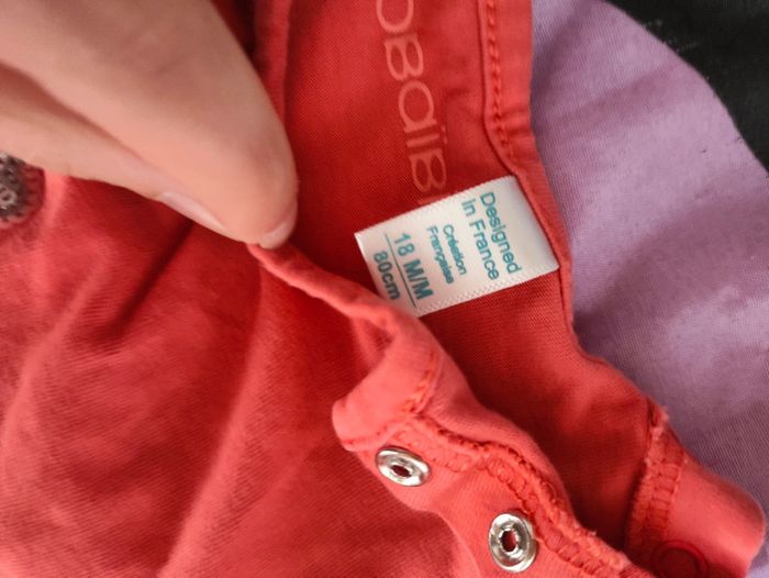 2 t-shirts 18 mois - photo numéro 2