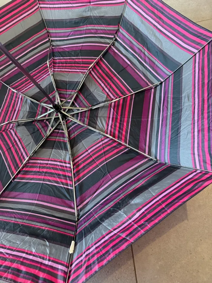 Parapluie Isotoner, bon état général, - photo numéro 4