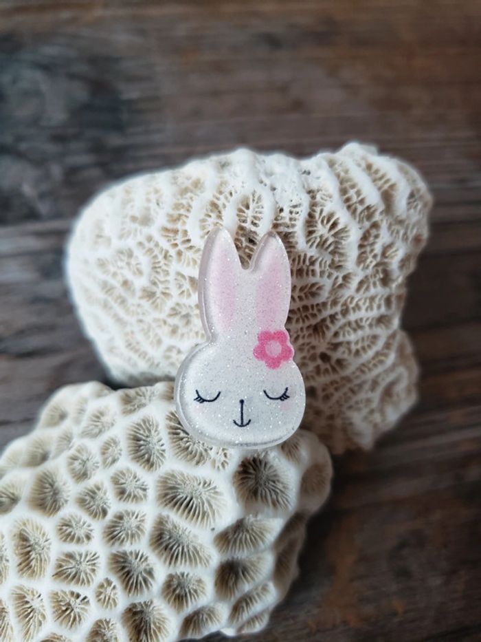 Mignonne petite broche lapin