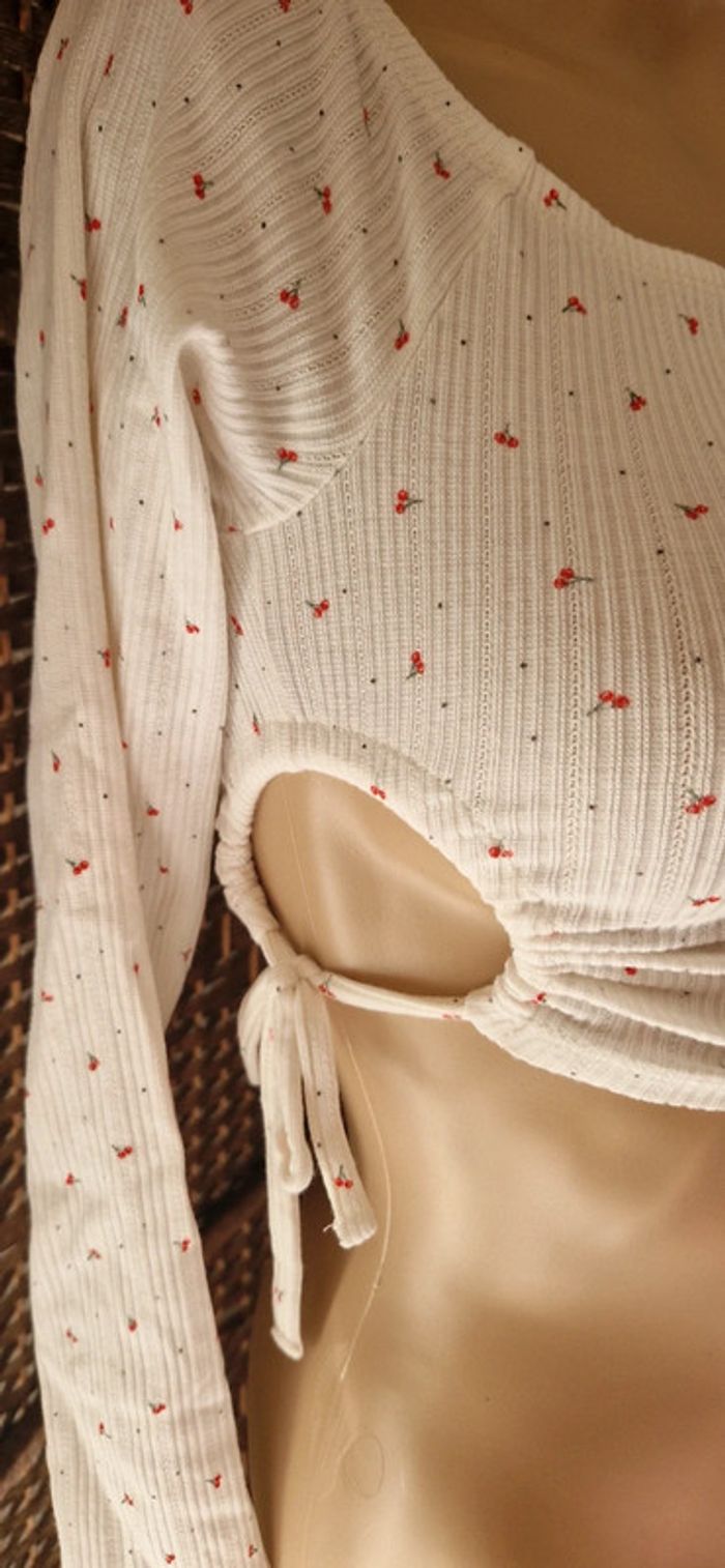 Crop top taille S motif cerises - photo numéro 2