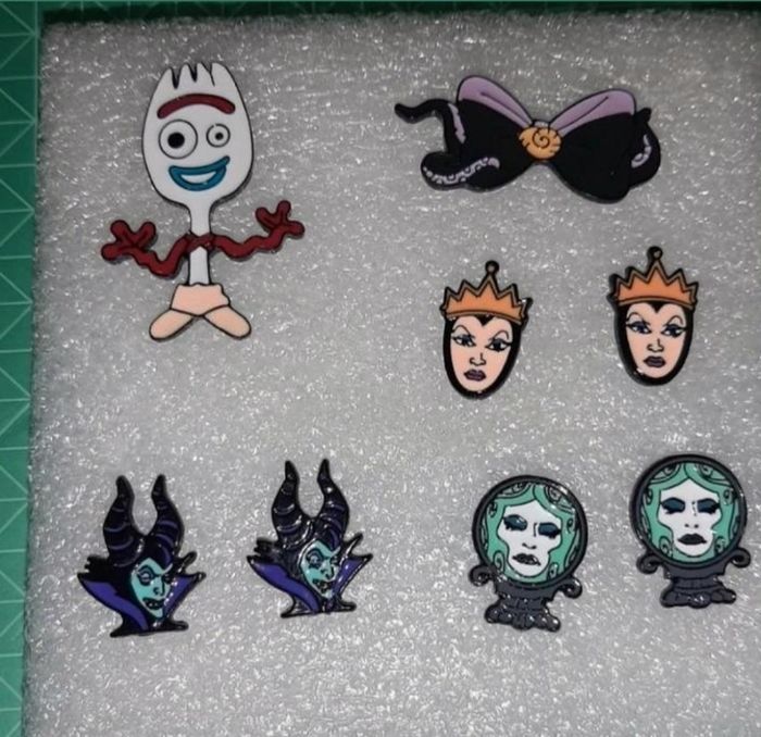 Boucles d'oreilles disney vilain