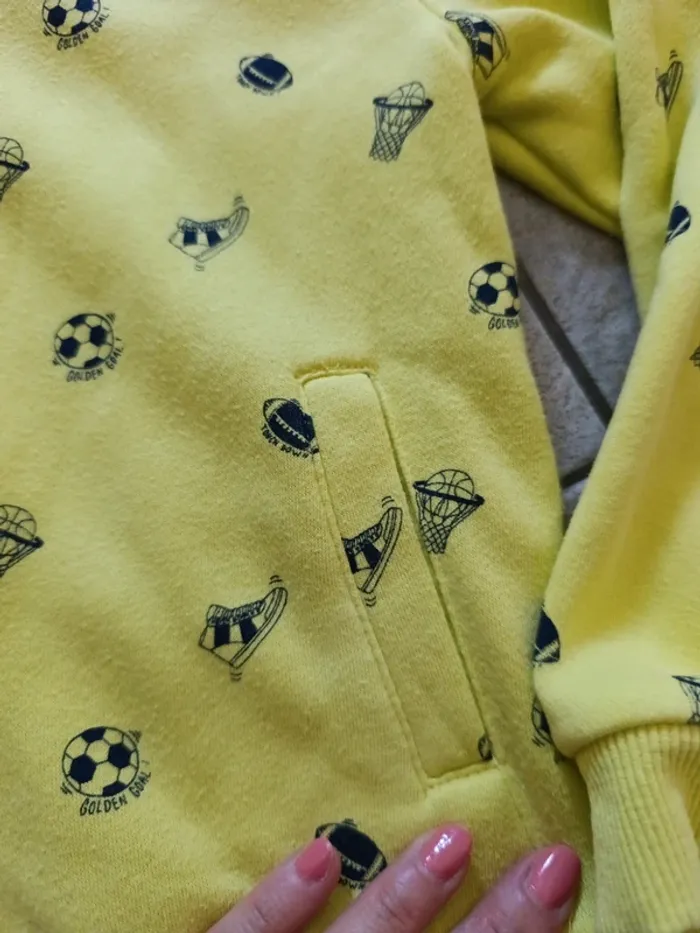 Sweat zippé jaune à motifs Kiabi 8 ans - photo numéro 4