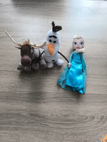 Lot de 3 peluches la reine des neiges