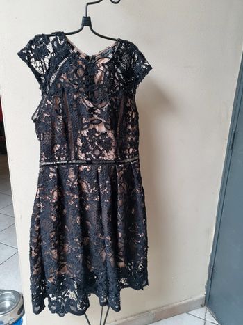 Robe noir dentelle avec fond marrond/doré