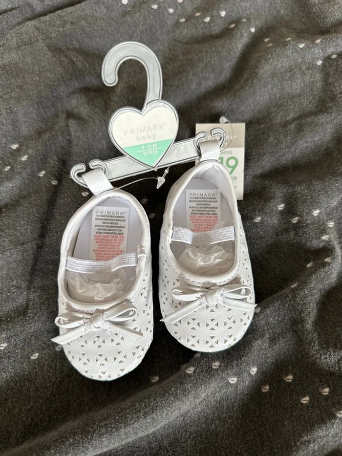 Chaussures bébé neuves 9/12 mois