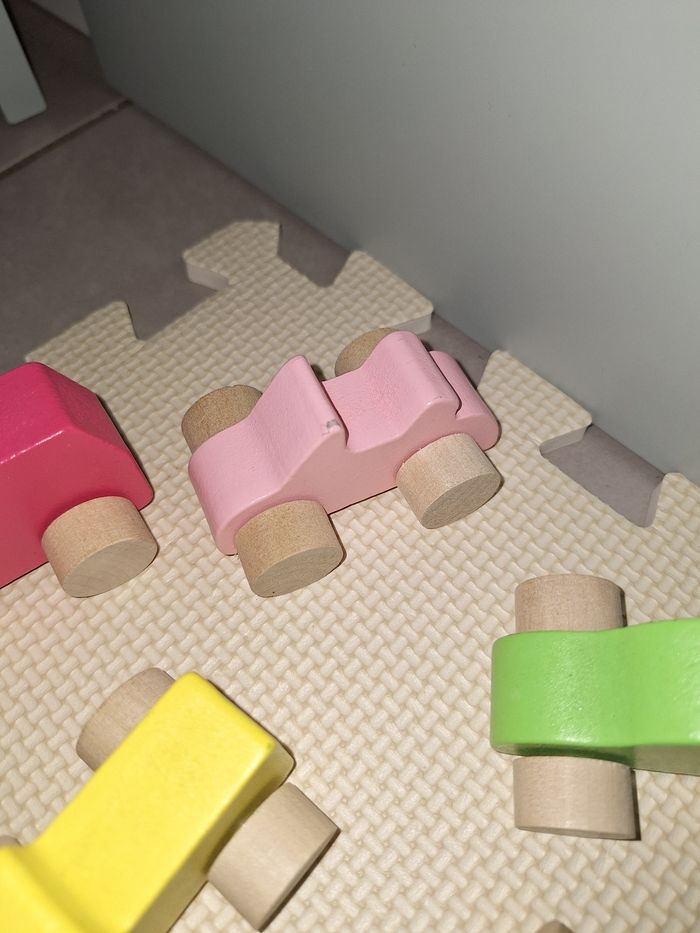 Lot de 9 petites voitures en bois - photo numéro 4
