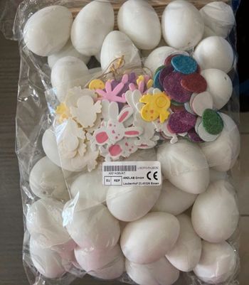 Lot d’œufs en plastique à décorer