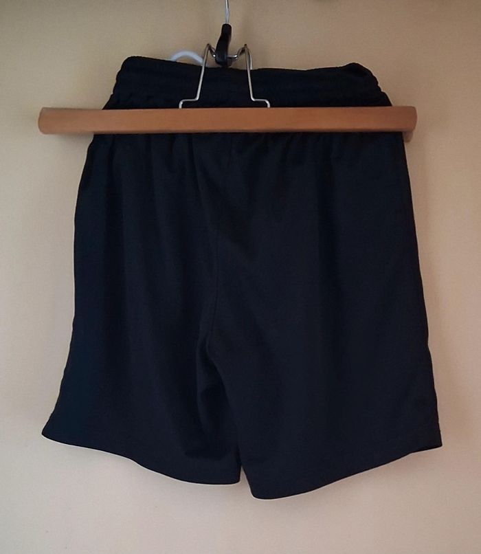 Short Uhlsport taille 8/10 ans - photo numéro 2