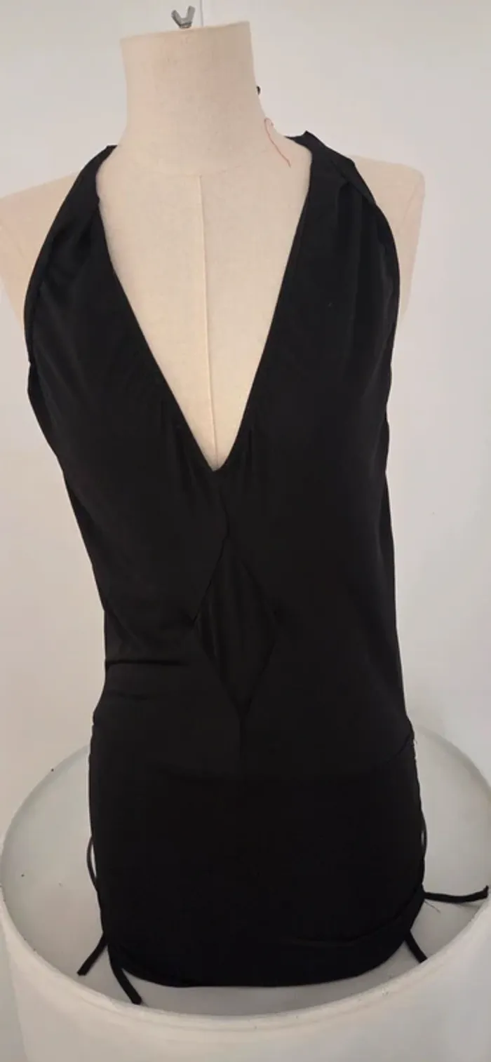 Mini robe noire dos nu – très bon état - photo numéro 4