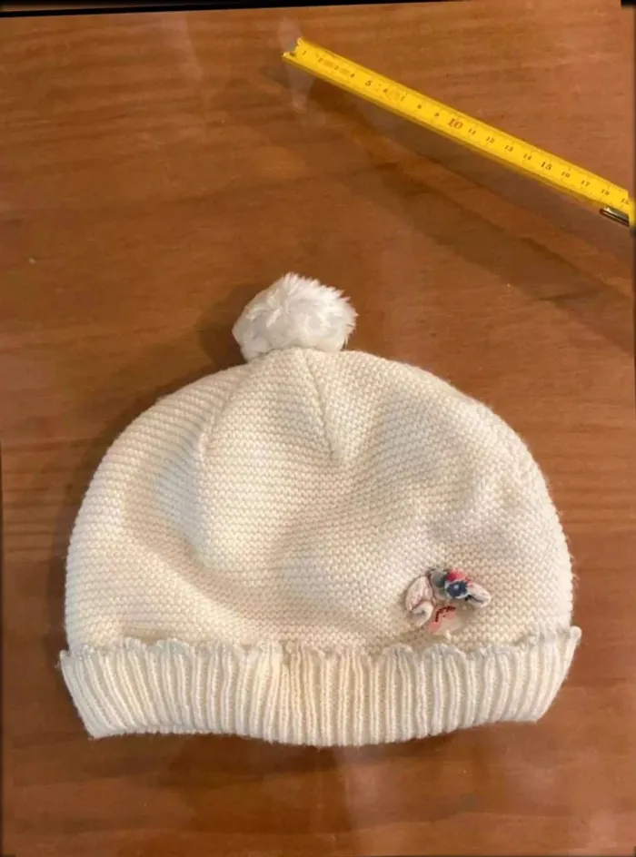 Bonnet écru bébé avec pompon – Sergent-Major