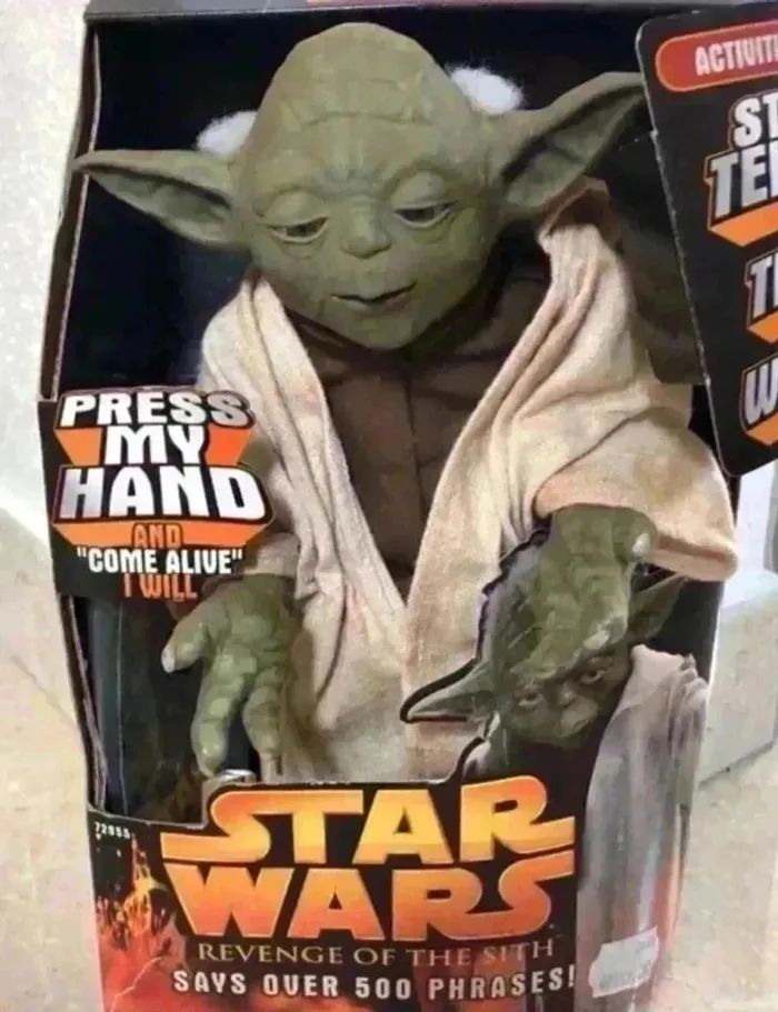 Figurine officielle YODA, star wars collector, articulée , animée