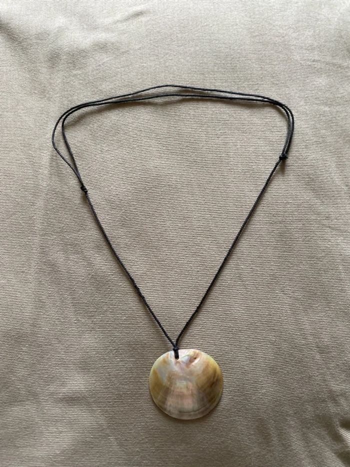 Collier en nacre ajustable