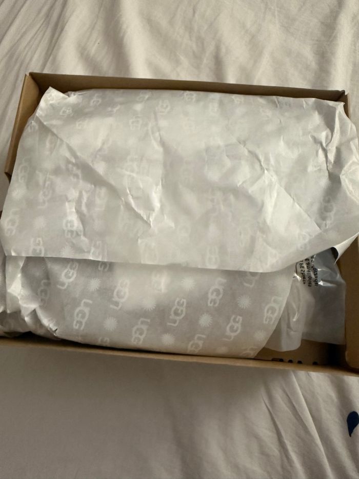 UGG femme 'Lowmel Sand » taille 36 eu authentique - photo numéro 8