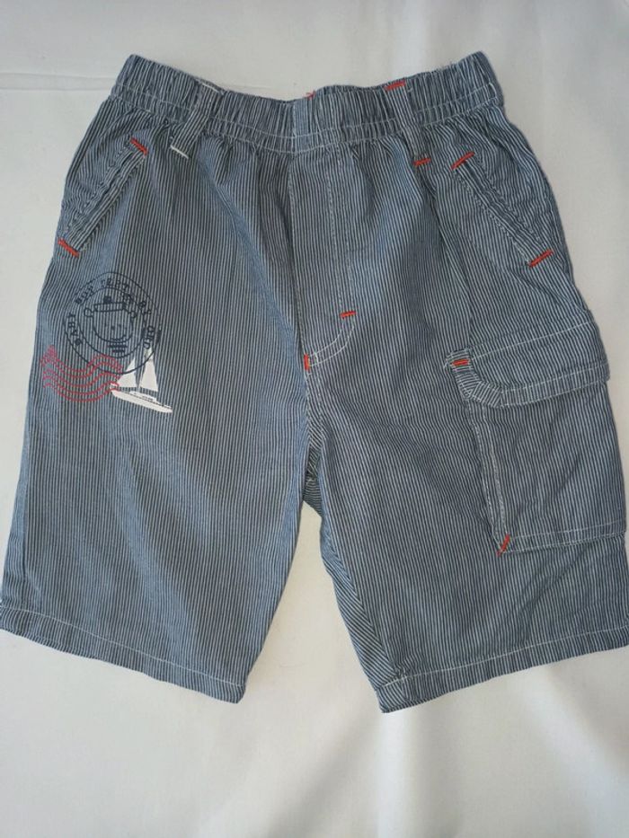 Short à rayures
