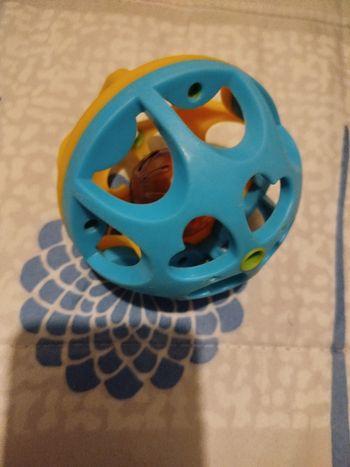 Balle hochet motricité bébé