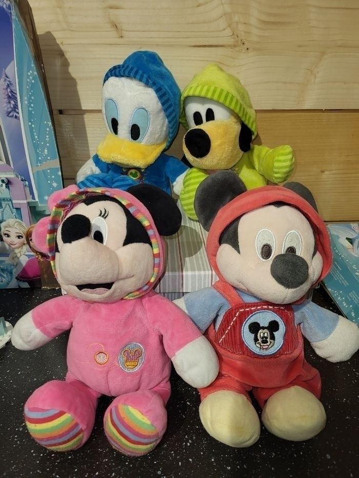 Lot peluches bébés disney