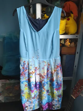 Robe bleue à éclats de peinture