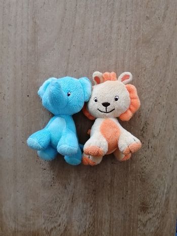 Lot de 2 petites peluches (éléphant et lion)