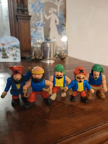 Vends 5 figurines pirates vintages 1997