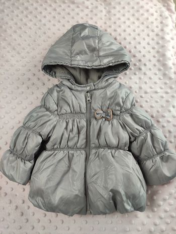 Manteau doudoune grise à capuche Kiabi taille 6 mois 