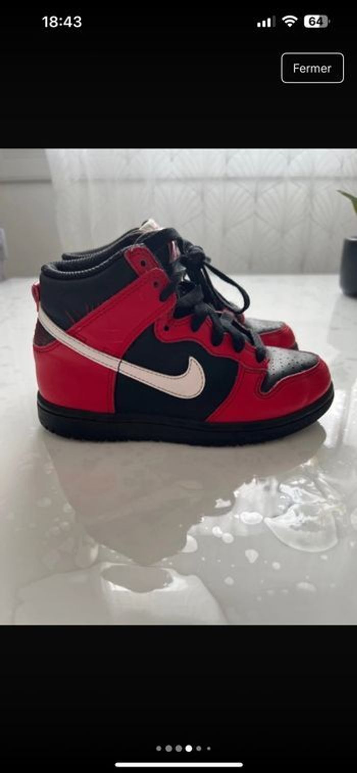 Baskets Nike pour enfants taille 30 en très bon état - photo numéro 4