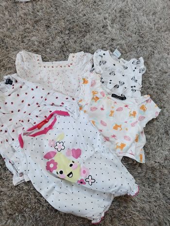 Lot de vêtements bébé fille robe 6 mois tache