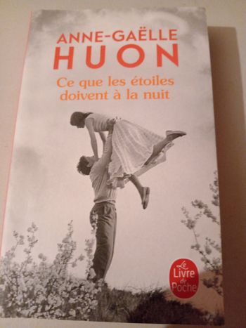 Ce que les étoiles doivent à la nuit