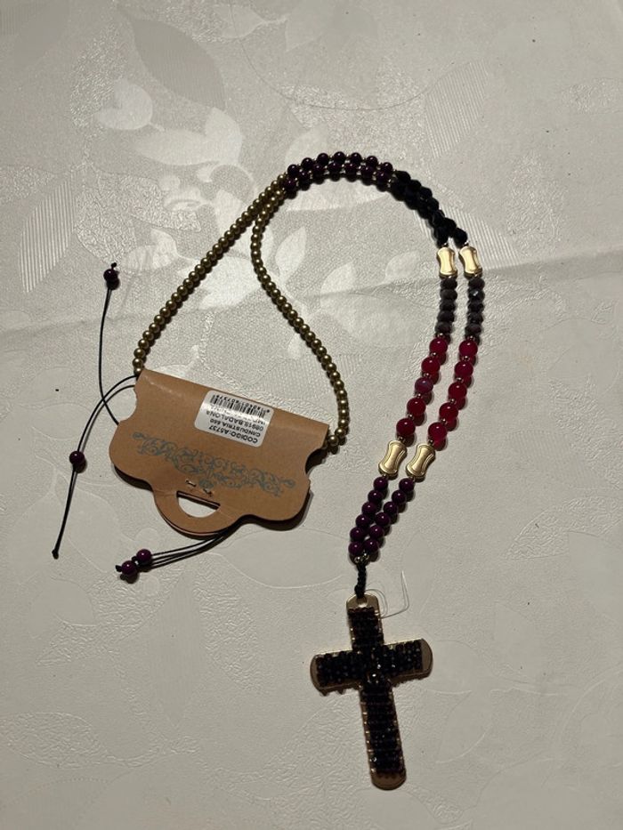 Sautoir acier croix violet