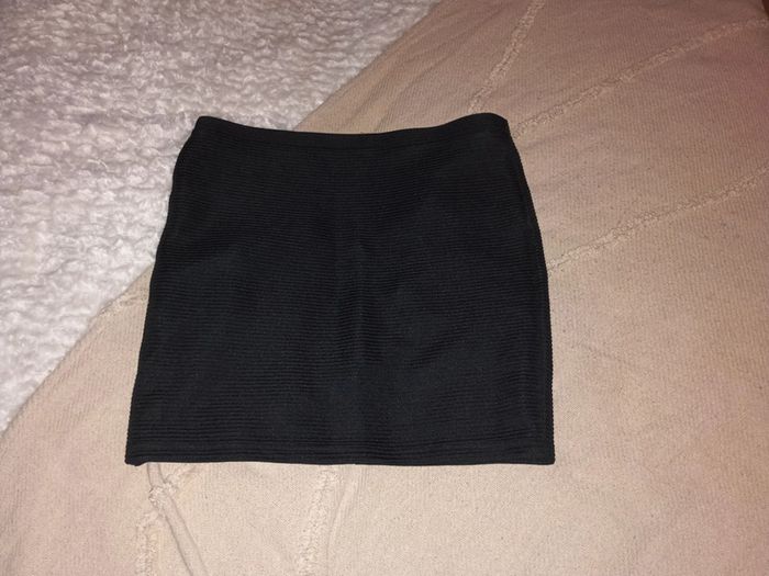 Minnie jupe noire taille 42 marque Promod en excellent état