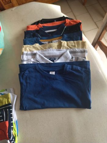 6 tee shirts, polo manches courtes. Taille 18/24 mois. Très bon état