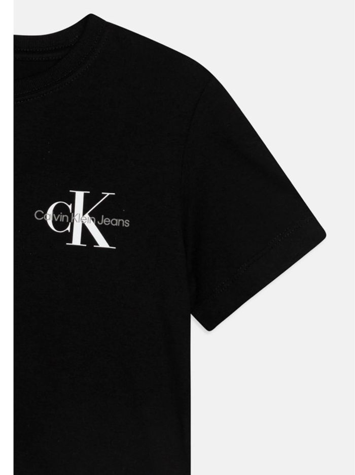 Tee shirt Calvin Klein taille 12 ans neuf avec étiquette - photo numéro 11